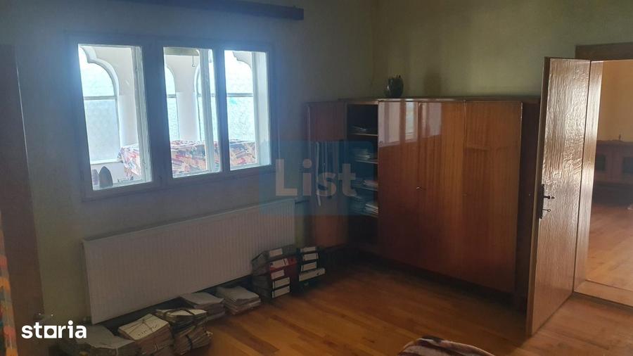 Casă cu 6 camere cu Teren 1500 Mp în Schela