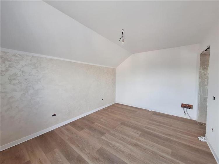 Casă cu 4 camere cu Teren 430 Mp în 9 Mai