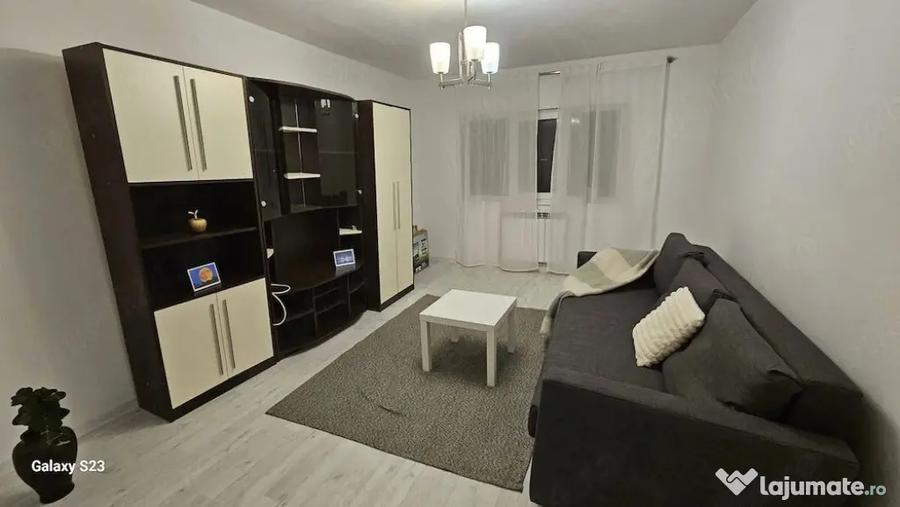 Apartament cu 2 camere decomandat, mobilat în Piața Centrală