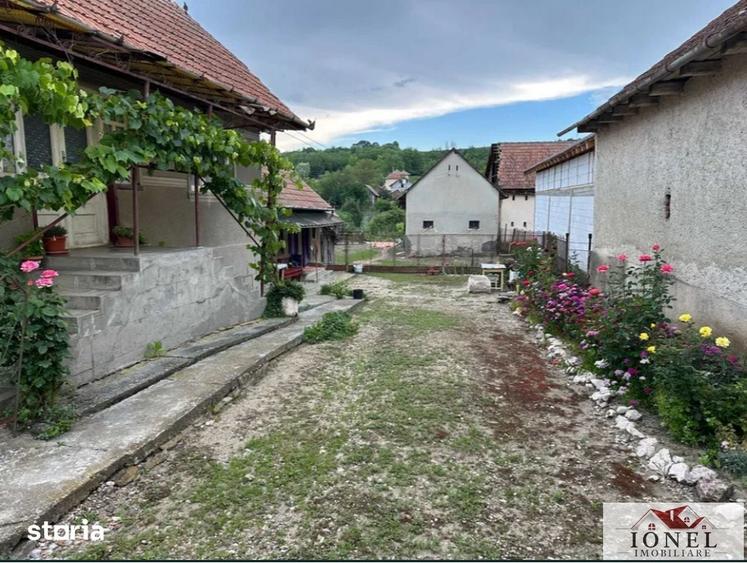 Casă cu 3 camere cu Teren 1100 Mp în Berghin