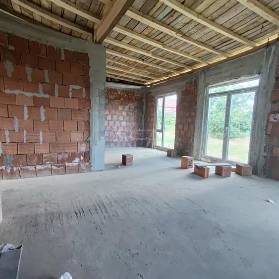 Casă individuală cu 4 camere cu Teren 500 Mp în Domnești