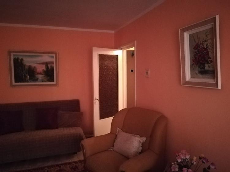 Apartament cu 4 camere decomandat în Sârbi