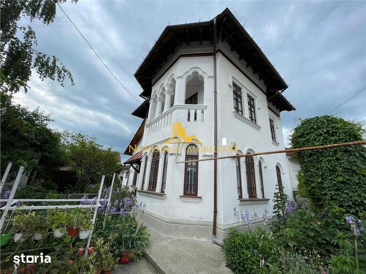 Casă cu 5 camere cu Teren 200 Mp în Central