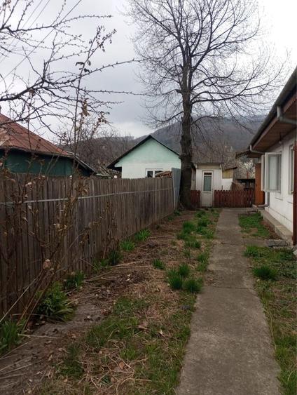 Casă cu 4 camere în Mărăței
