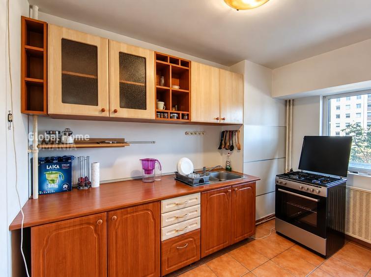 Apartament cu 2 camere decomandat, mobilat în P-ța Victoriei