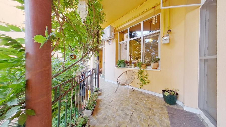 Apartament cu 3 camere semidecomandat, mobilat în Central