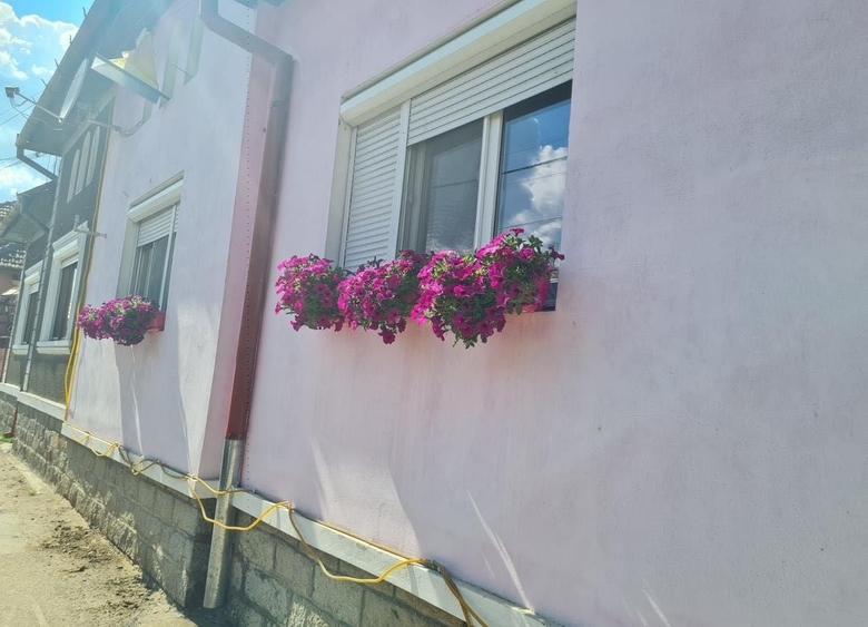 Casă cu 4 camere decomandat în Central