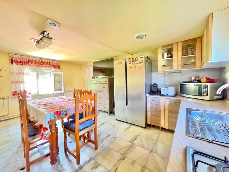 Casă cu Teren 8600 Mp în Giubega