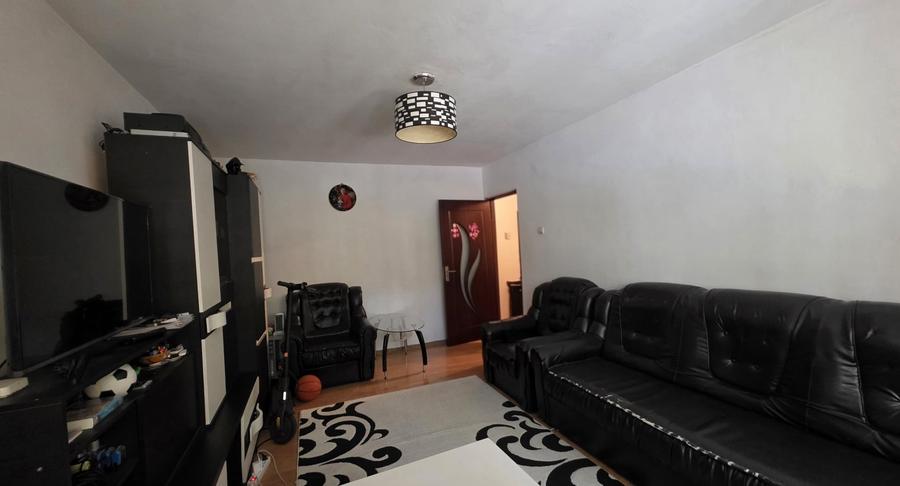 Apartament cu 3 camere decomandat, mobilat în Fabric