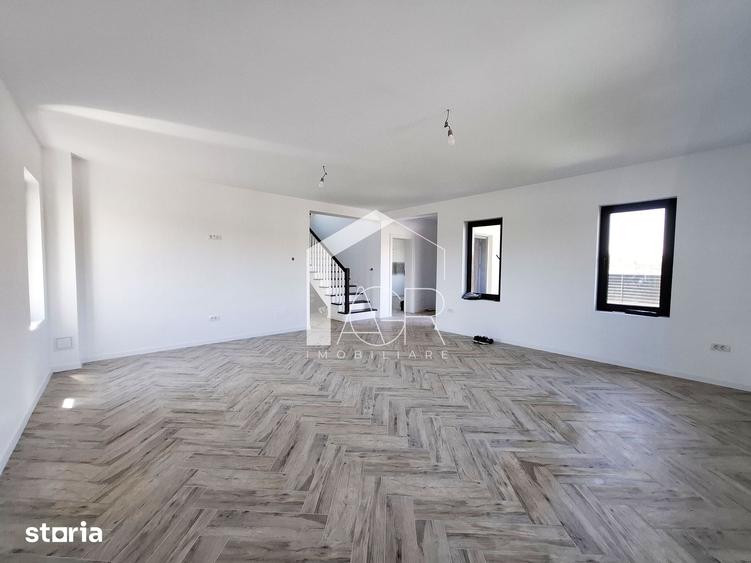 Casă cu 5 camere cu Teren 325 Mp în Păulești