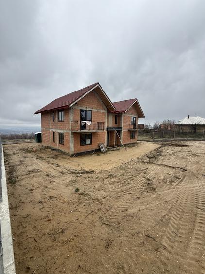 Duplex cu 4 camere cu Teren 386.5 Mp în Feleacu