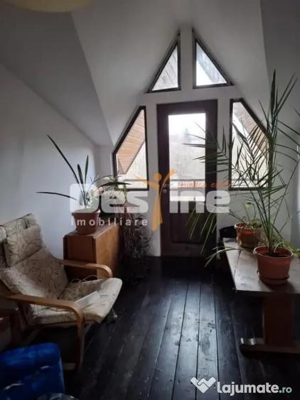 Casă cu 6 camere cu Teren 1521 Mp în Poiana