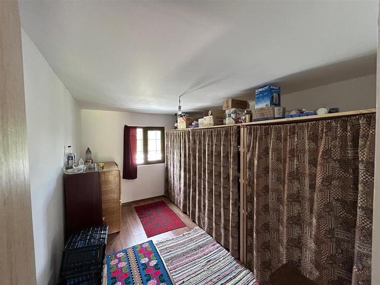 Casă individuală cu 6 camere cu Teren 3426 Mp în Vrâncioaia