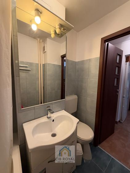 Apartament cu 2 camere decomandat în Victoriei