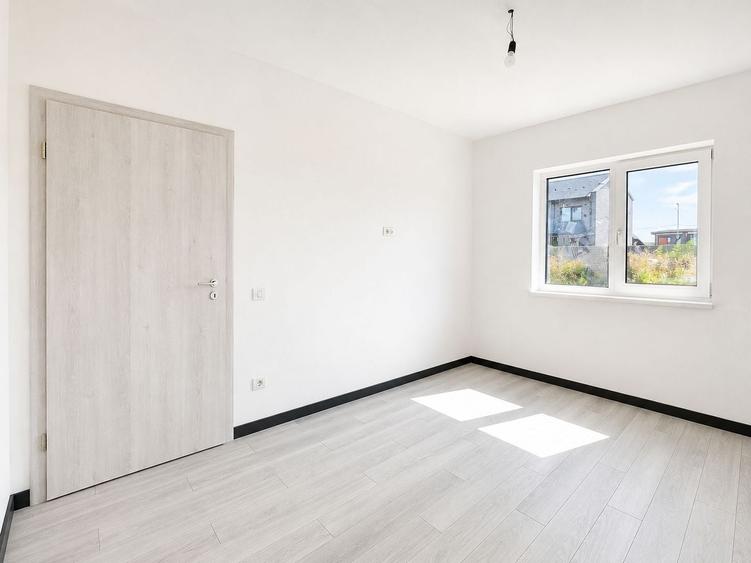 Duplex cu 3 camere cu Canalizare în Dumbrăvița