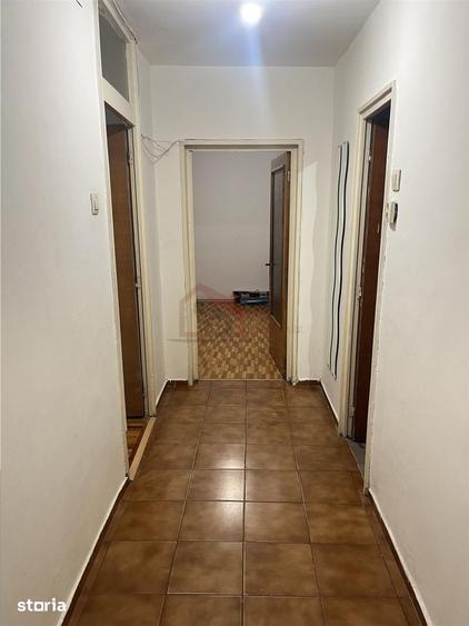 Apartament cu 2 camere decomandat în Tei