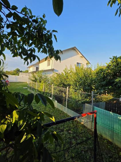 Casă cu 4 camere în Berceni