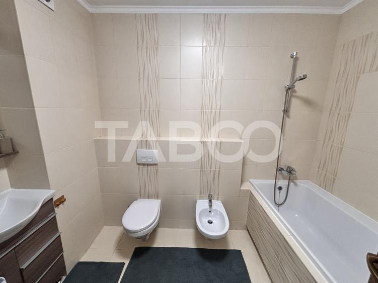Apartament cu 3 camere semidecomandat, mobilat în Gheorgheni