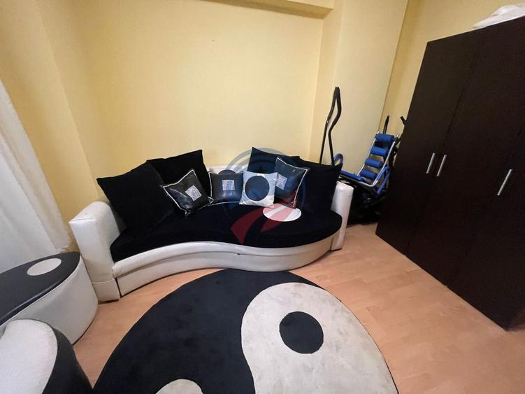 Apartament cu 3 camere semidecomandat în Central