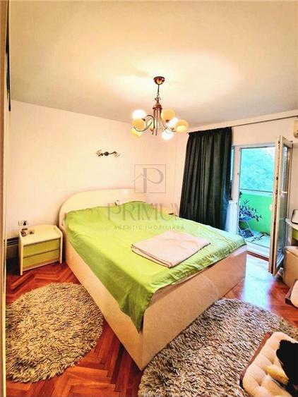 Apartament cu 4 camere decomandat în Steaua