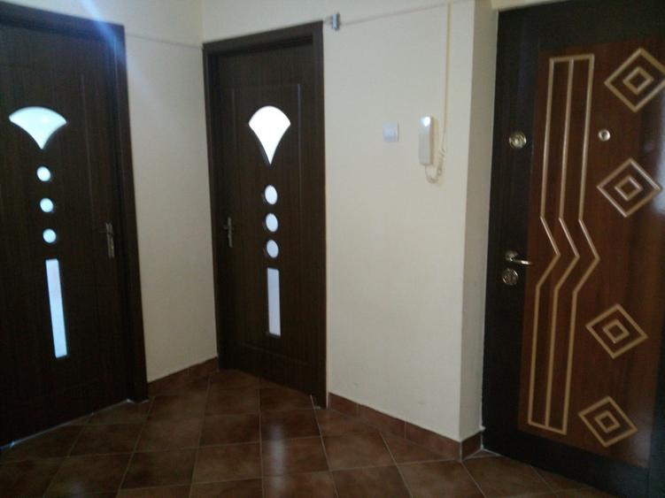 Închiriez apartament 3 camere - 11
