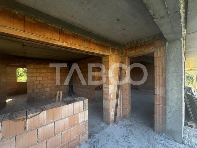 Casă individuală cu 5 camere cu Teren 700 Mp în Șura Mare