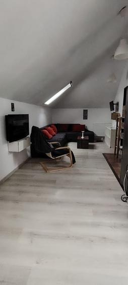 Apartament cu 4 camere decomandat în Florești