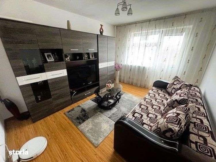 Apartament cu 4 camere decomandat în Drăgănești-Olt