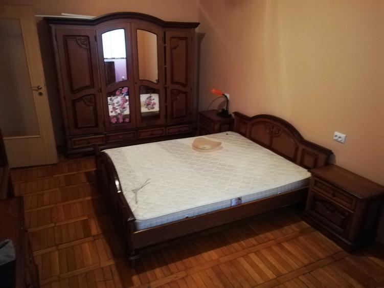 Apartament cu 3 camere decomandat în Sârbi
