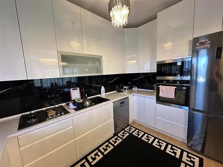 Apartament cu 3 camere decomandat, mobilat în Pipera