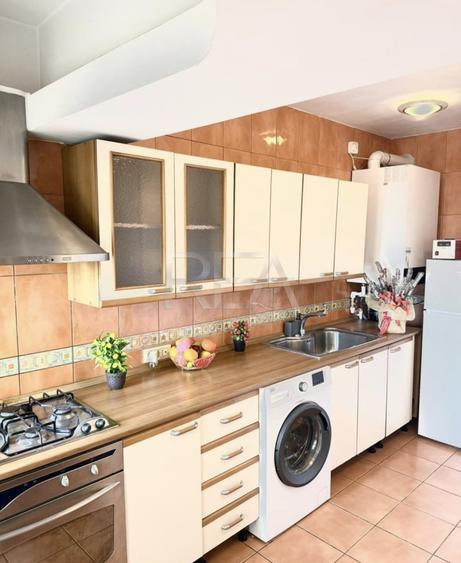 Apartament cu 4 camere decomandat, mobilat în P-ța Unirii