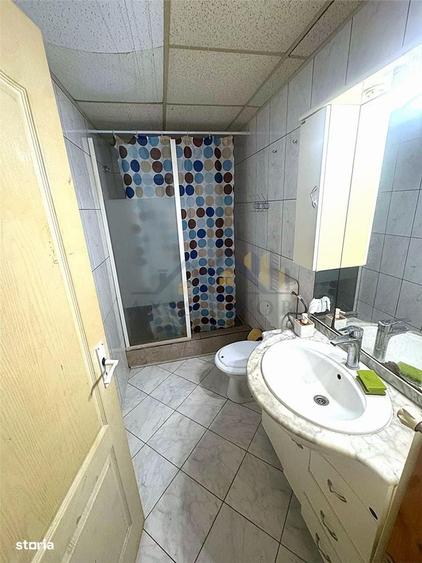 Apartament cu 2 camere decomandat în 1 Decembrie