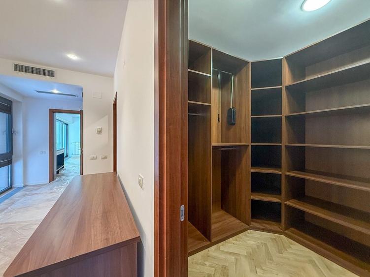 Apartament cu 3 camere semidecomandat, mobilat în Primăverii