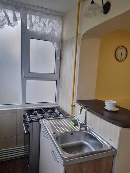 Apartament cu 3 camere decomandat, mobilat în Faleza Nord