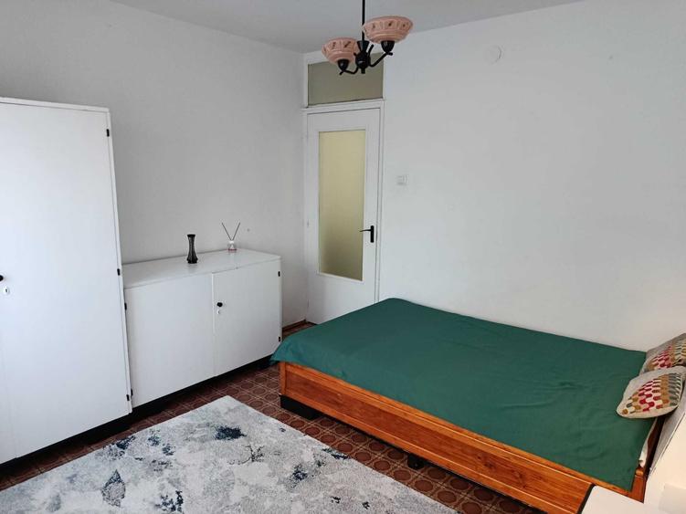 Apartament cu 2 camere decomandat în Sărari