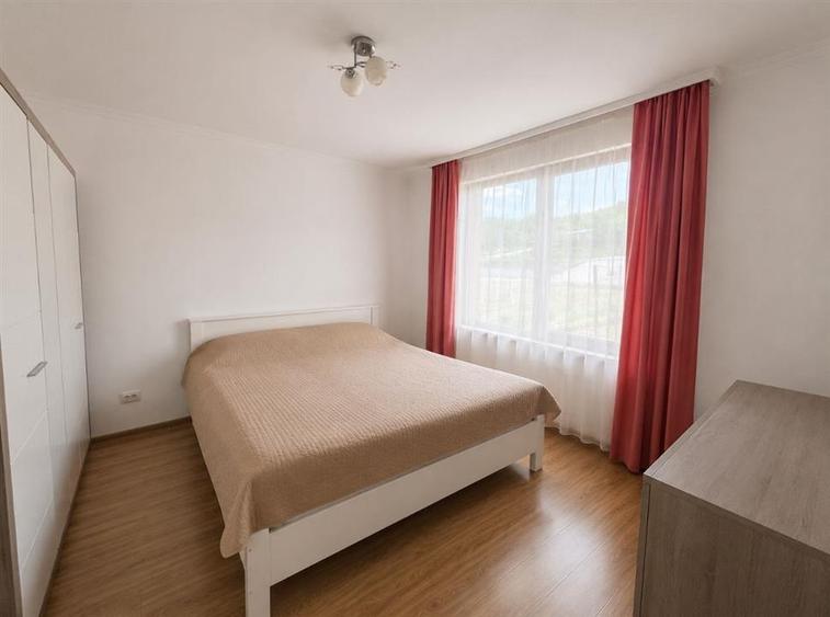 Casă cu 4 camere cu Teren 1240 Mp în Podgoria