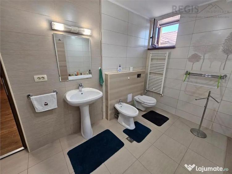 Casă cu 10 camere cu Teren 906 Mp în Centrul Istoric