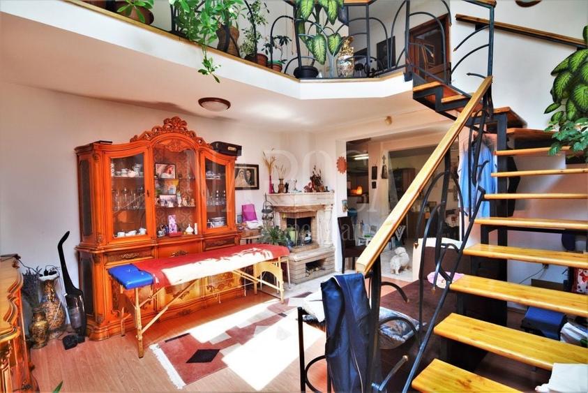 Casă individuală cu 10 camere cu Canalizare în Central