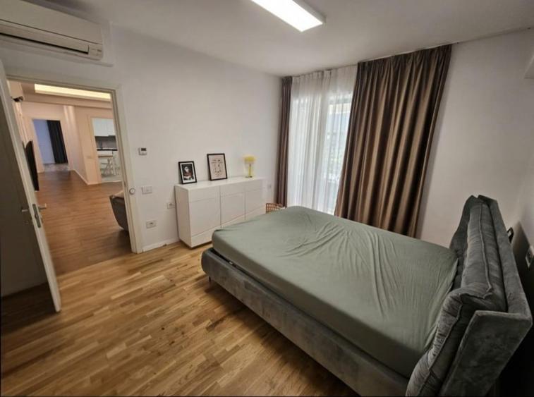 Apartament cu 4 camere decomandat, mobilat în Băneasa