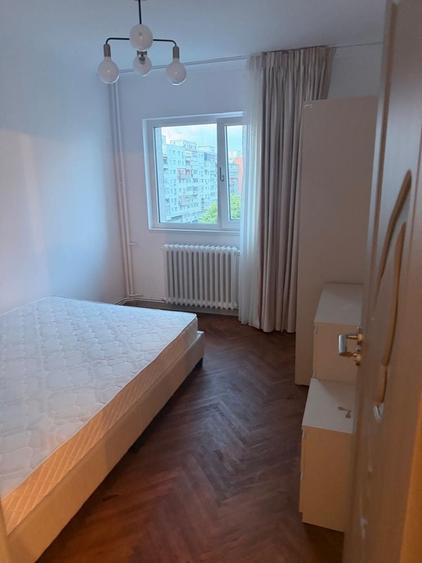 Apartament cu 3 camere decomandat în Albești