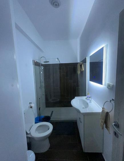 Apartament cu 3 camere semidecomandat în Nord