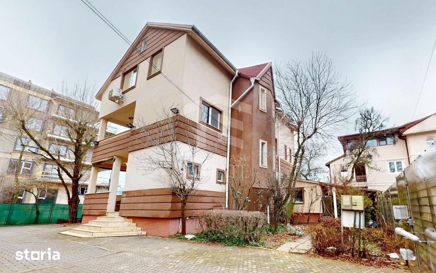 Casă cu 8 camere cu Teren 387 Mp în Central
