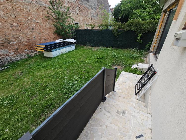 Apartament cu 4 camere decomandat în Central