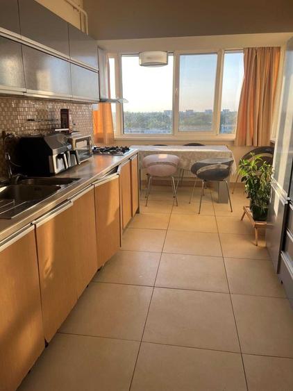 Apartament cu 3 camere decomandat în Sârbi