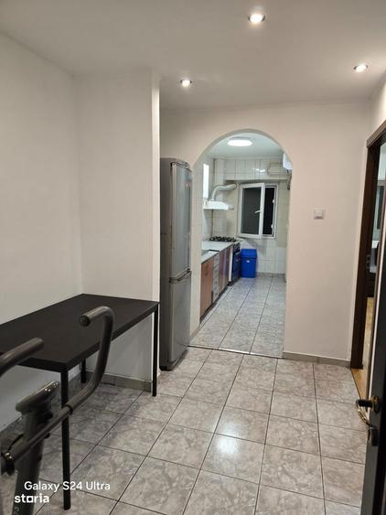 Garsonieră decomandată în Titan