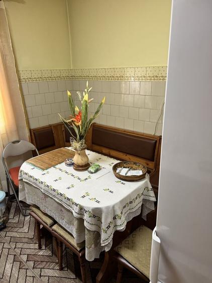 Apartament cu 3 camere semidecomandat în Florești