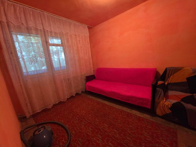 Apartament cu 3 camere semidecomandat în Viziru 1