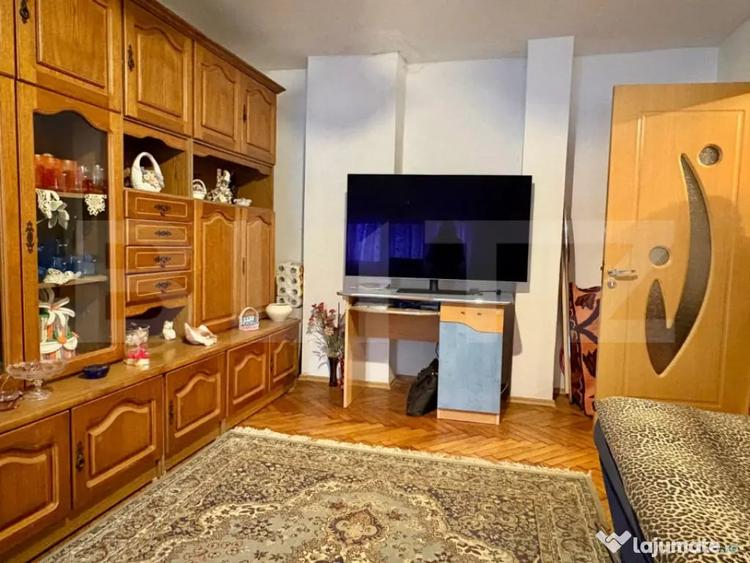 Apartament cu 4 camere decomandat în Sânmartin