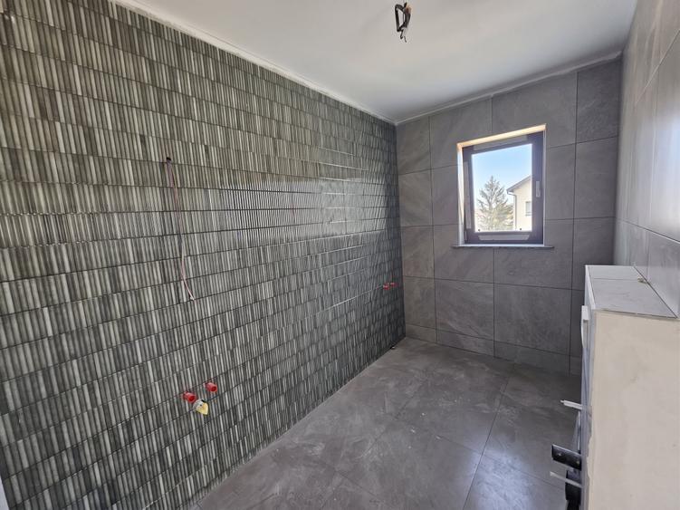 Casă cu 4 camere cu Canalizare în Tunari