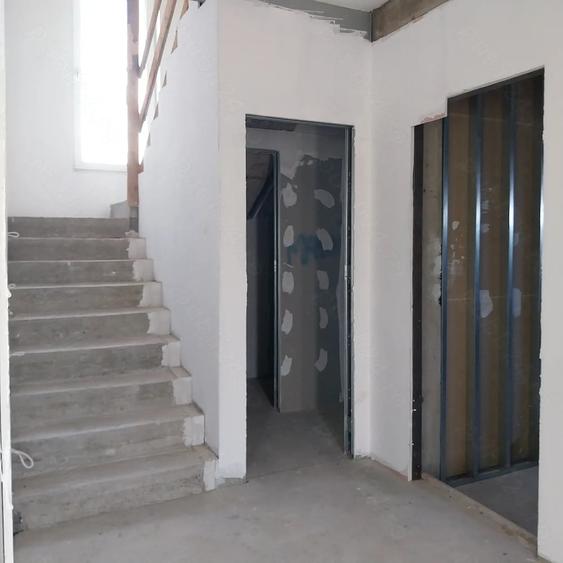 Casă cu Teren 413 Mp în Micești